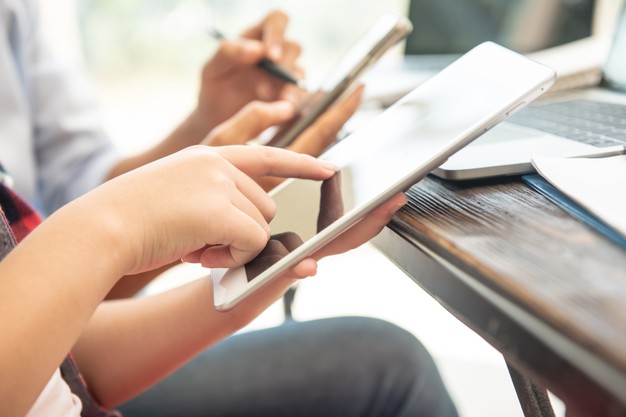 professional-investor-working-new-start-up-project-finance-meeting-digital-tablet-laptop-computer-design-smart-phone-using_1150-37771